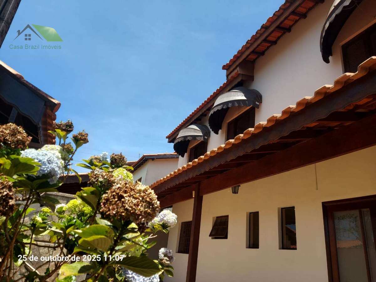 Sobrado de Esquina Exclusivo em Braz Cubas com 2 Suítes e garagem para 2 Carros! - Casa Brazil Imóveis